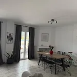 Athena's Sea View Аргостолион